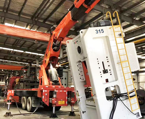 安徽附近随车吊出租，轻松解决运输难题