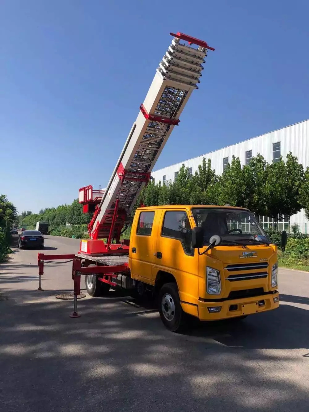 安徽附近的云梯车出租服务：轻松解决高空作业需求